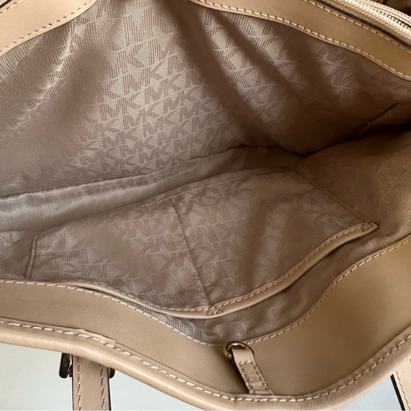 Michael Kors Jet Set Travel Top Zip Signature Monogram Tote. Authentic - Picture 13 of 16